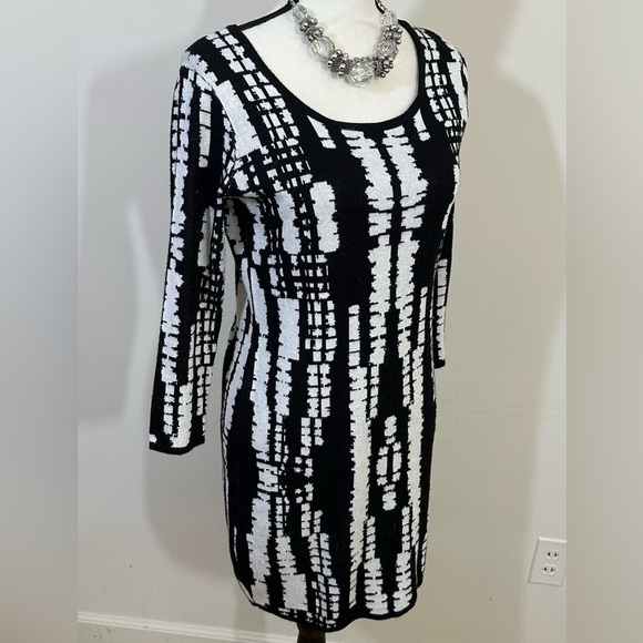 I Jeans by Buffalo sz. med Shelvy dress in a black and white abstract print - Picture 1 of 14
